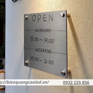 Khi thành lập doanh nghiệp, bắt buộc phải làm biển hiệu công ty