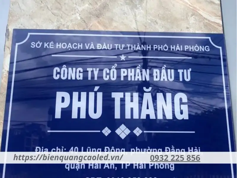 Bảng hiệu mica công ty có độ bền vượt trội
