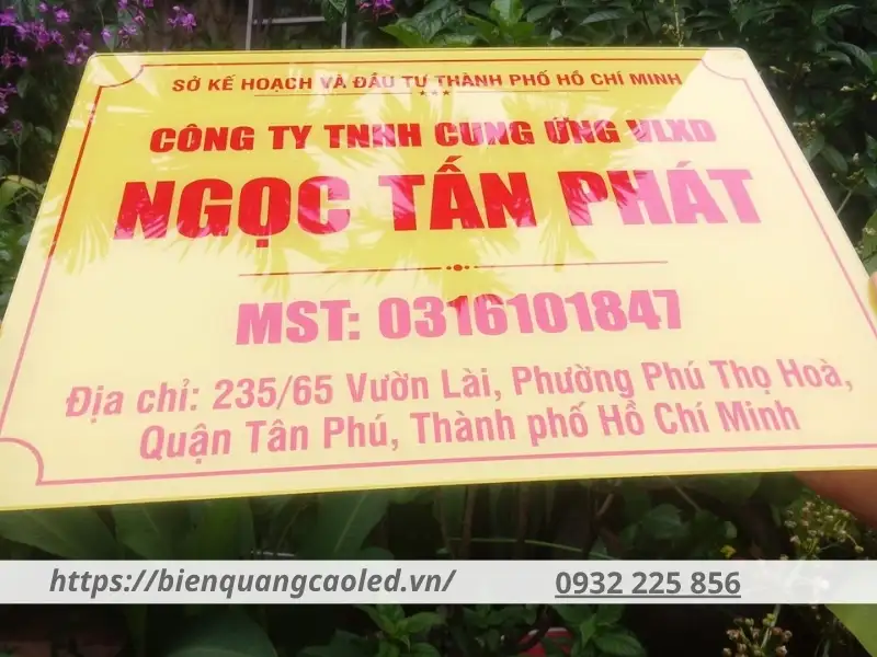 Bảng hiệu mica công ty cần thể hiện đầy đủ yếu tố được pháp luật quy định