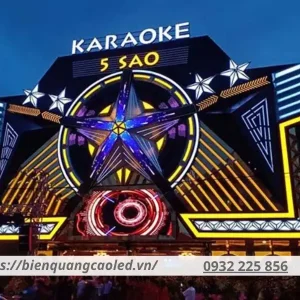 Phong cách thiết kế bắt mắt, hiện đại, bố cục rõ ràng của bảng hiệu quán karaoke