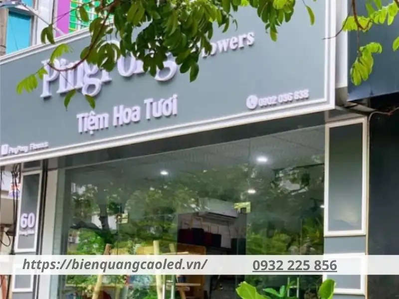 Cần làm biển quảng cáo cửa hàng hoa để tăng nhận diện, thu hút khách hàng và tăng giá trị doanh nghiệp