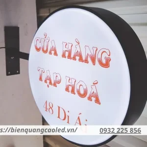Một mẫu biển quảng cáo tạp hoá bằng chất liệu Mica độc đáo
