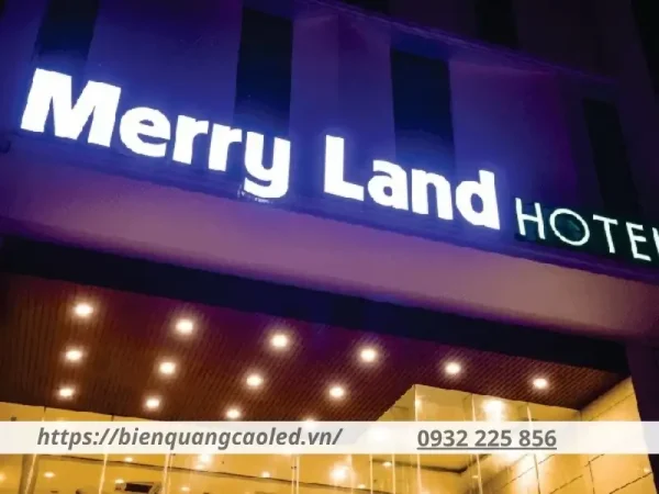 Biển quảng cáo khách sạn giúp tăng độ tin cậy, định vị rõ ràng trong phân khúc thị trường