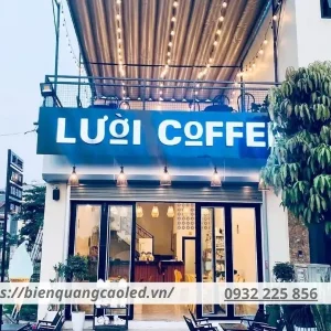 Mẫu biển chữ nổi inox kết hợp LED phù hợp với quán cafe