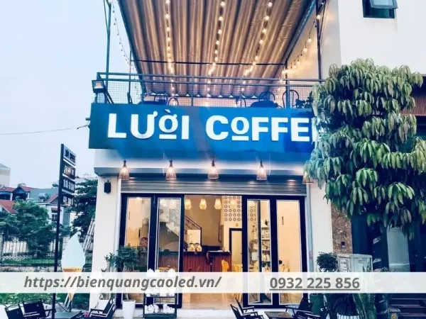 Mẫu biển chữ nổi inox kết hợp LED phù hợp với quán cafe