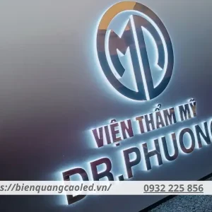 Biển quảng cáo thẩm mỹ viện thường có font chữ thanh lịch, dễ đọc