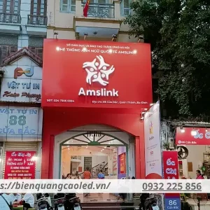 Yếu tố quốc tế hoá là điều không thể bỏ qua khi làm biển quảng cáo trung tâm tiếng anh