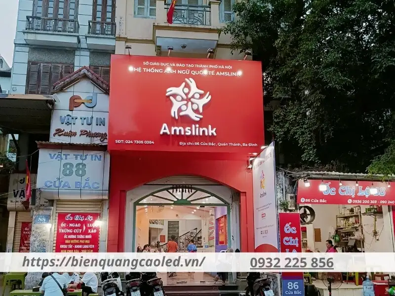 Yếu tố quốc tế hoá là điều không thể bỏ qua khi làm biển quảng cáo trung tâm tiếng anh