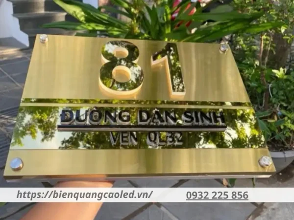 Biển số nhà cá nhân hoá vừa thể hiện gu thẩm mỹ, vừa tăng giá trị thẩm định bất động sản
