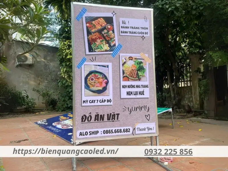 Biển vẫy đứng có 2 phần chính là khung chịu lực và nội dung quảng cáo