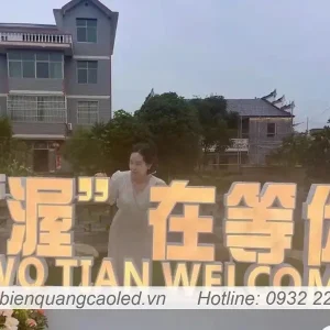 Chu 3D trang tri San Khau