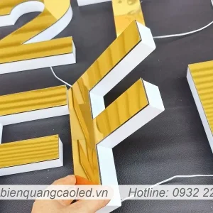 Chu Alu Vang Guong den Sang Hat Chan