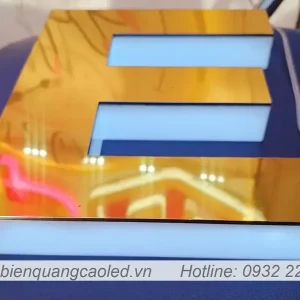 Chu Alu sang den canh chan chu