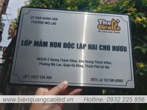 Lam bien cong ty mica gia re tai ha noi