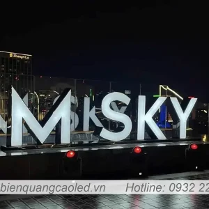 chu 3D trang tri ngoai troi