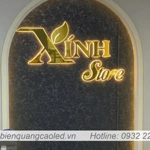 chu inox de mica chao sang chan