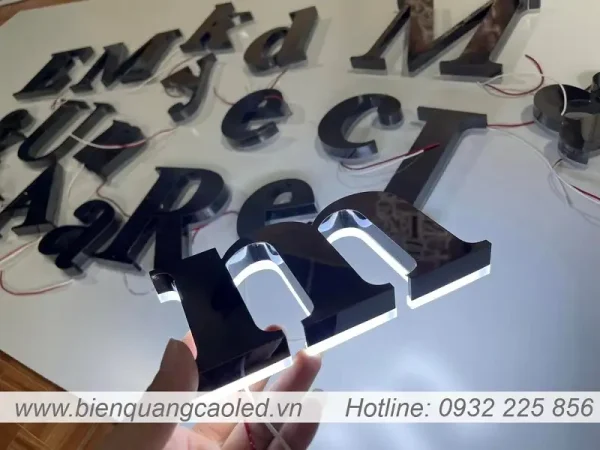 chu inox den Trang Phat