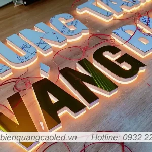 chu noi mica inox gan led hat sang chan