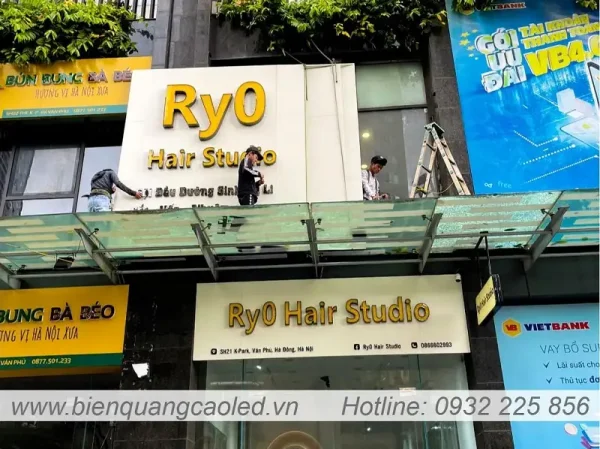 thi cong Bien quang cao chu noi Alu