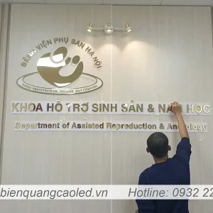 thi cong Chu Inox Mat Mica