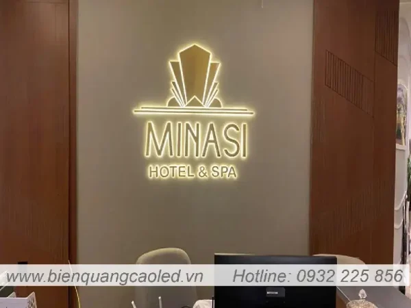 Bang hieu chu noi inox sang den