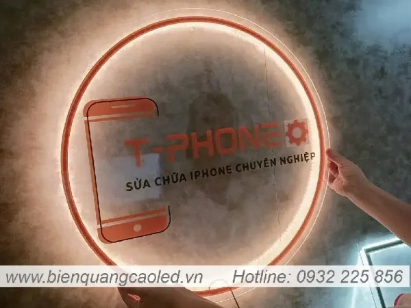 Bang hieu in UV mica 3mm sang den