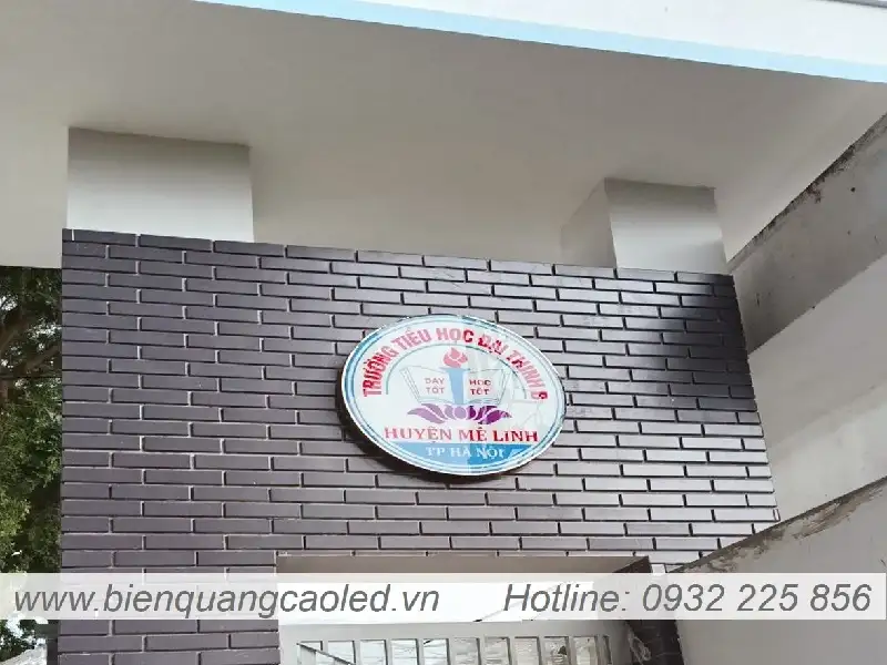 Bang hieu inox khong sang den