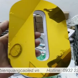 Bao gia lam chu alu trang guong
