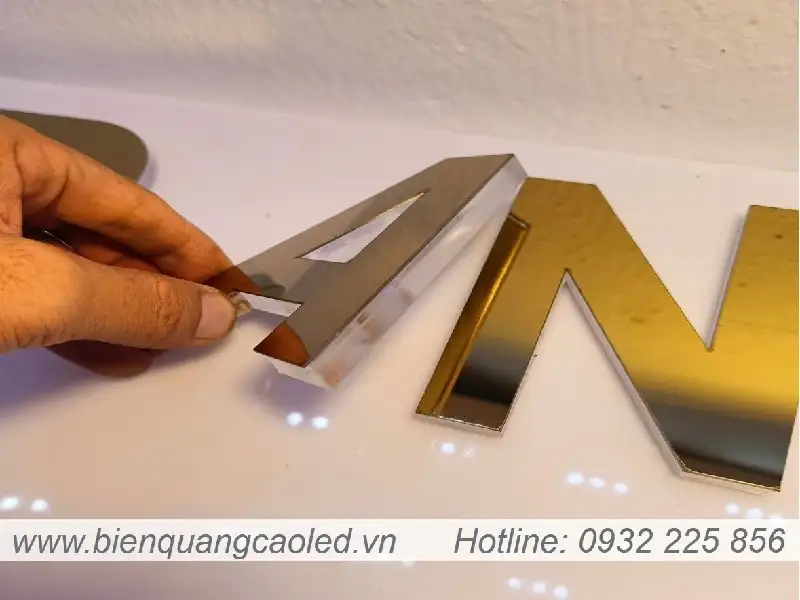 Bao gia lam chu inox 2 lop de mica trong