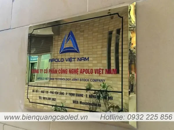 Bien cong ty inox vang guong chan vat chu noi