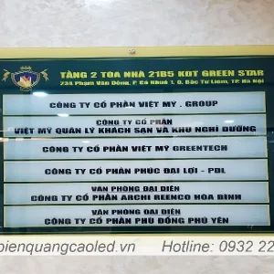 Bien cong ty mica treo tuong hoa tiet in uv