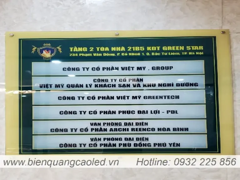 Biển công ty mica treo tường họa tiết in uv