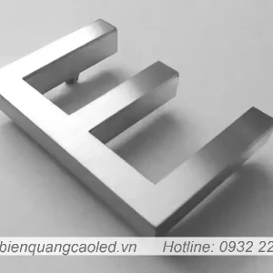 Bien hieu chu noi inox xuoc bac