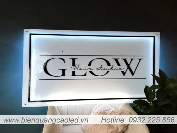 Bien hieu mica 3mm sang den chu dan