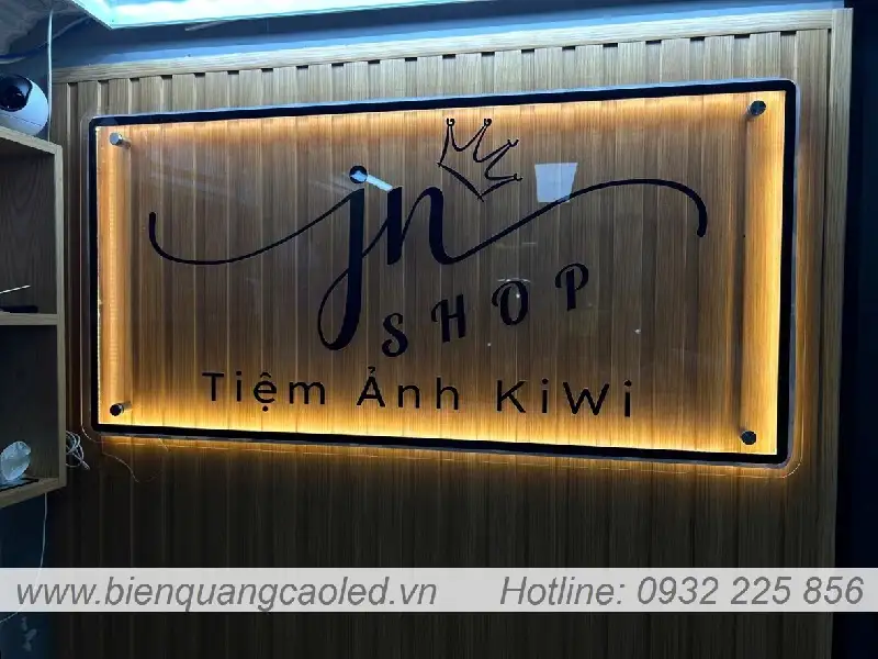 Bien hieu mica trong 3mm sang den dan chu