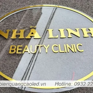 Bien quang cao mica trong 3mm chu dan