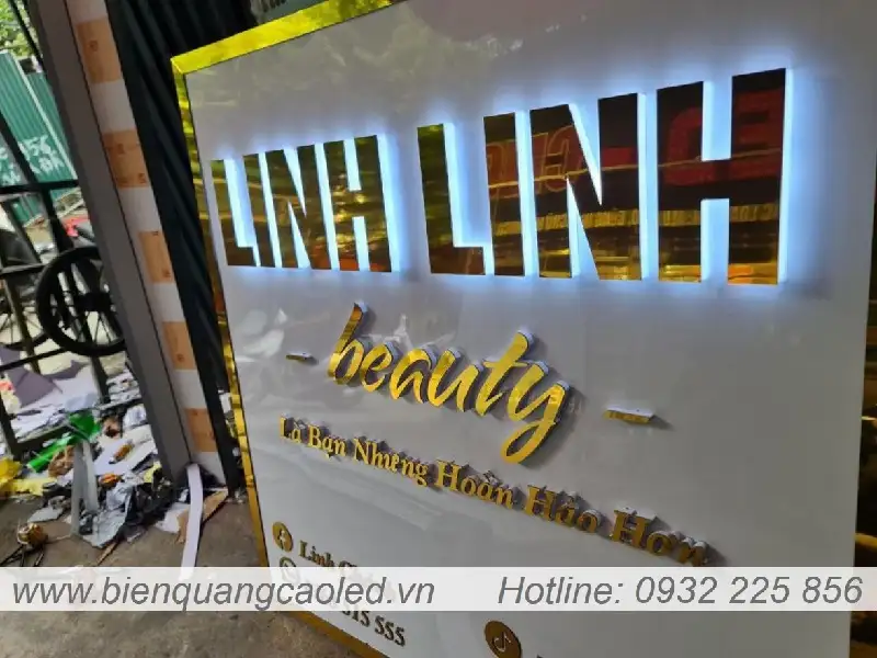 Chu alu sang den canh chan chu Ha Noi