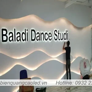 Chu mica gan led hat chan