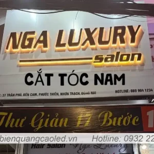Chu mica hat sang ngoai troi