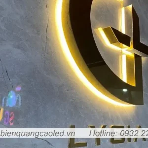 Chu mica noi trong suot