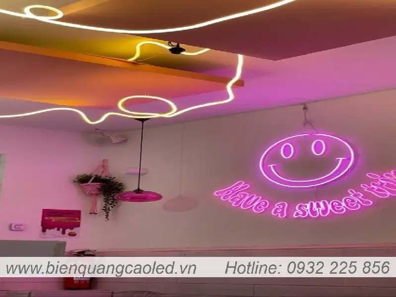 Gia chu den led neon