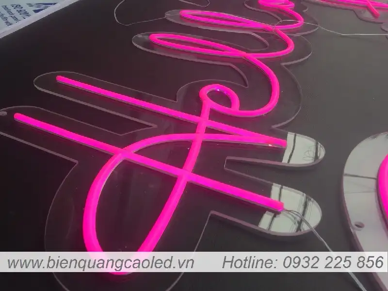 Gia chu den led neon