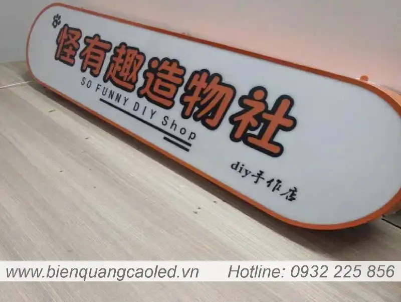 Gia lam logo bien quang cao hop den long vien