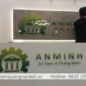 Logo chu noi treo tuong khong den