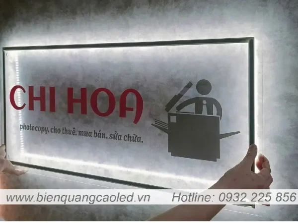 Logo in UV mica trong sang den 3mm