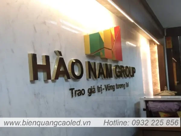 Logo inox vang guong sang tu nhien