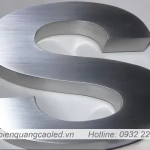 Logo inox xuoc bac treo tuong