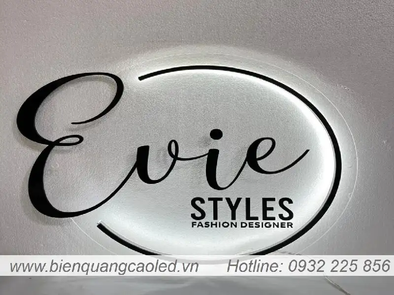 Logo mica trong chu dan sang den 3mm