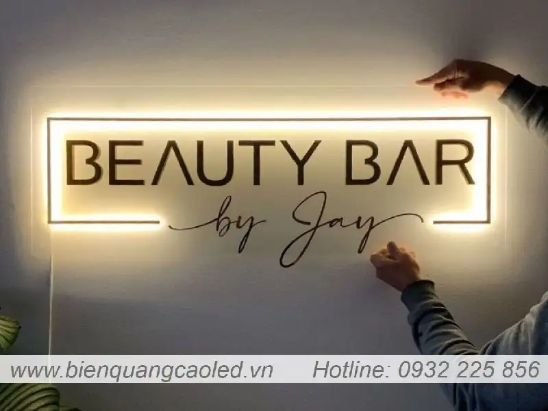 Logo mica trong dan chu sang den 3mm