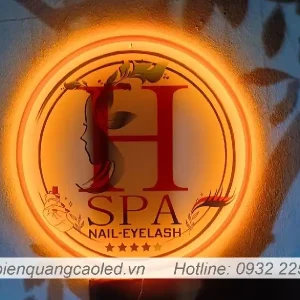 Logo mica trong in UV sang den 3mm